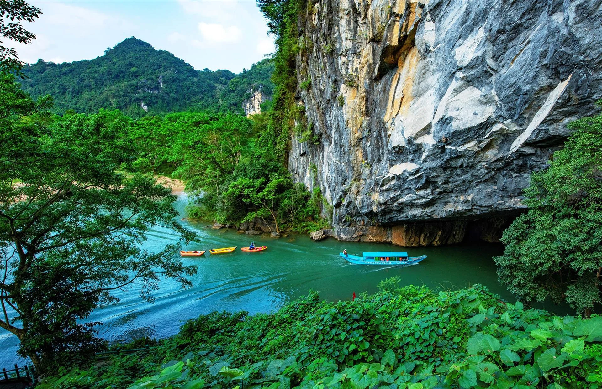Hue - Phong Nha - Ke Bang National Park - Phong Nha Cave & Paradise Cave (03 meals: breakfast, lunch, dinner)